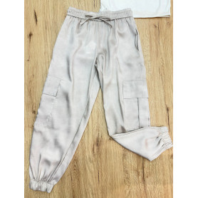 PANTALONE LUNGO CON TASCONI